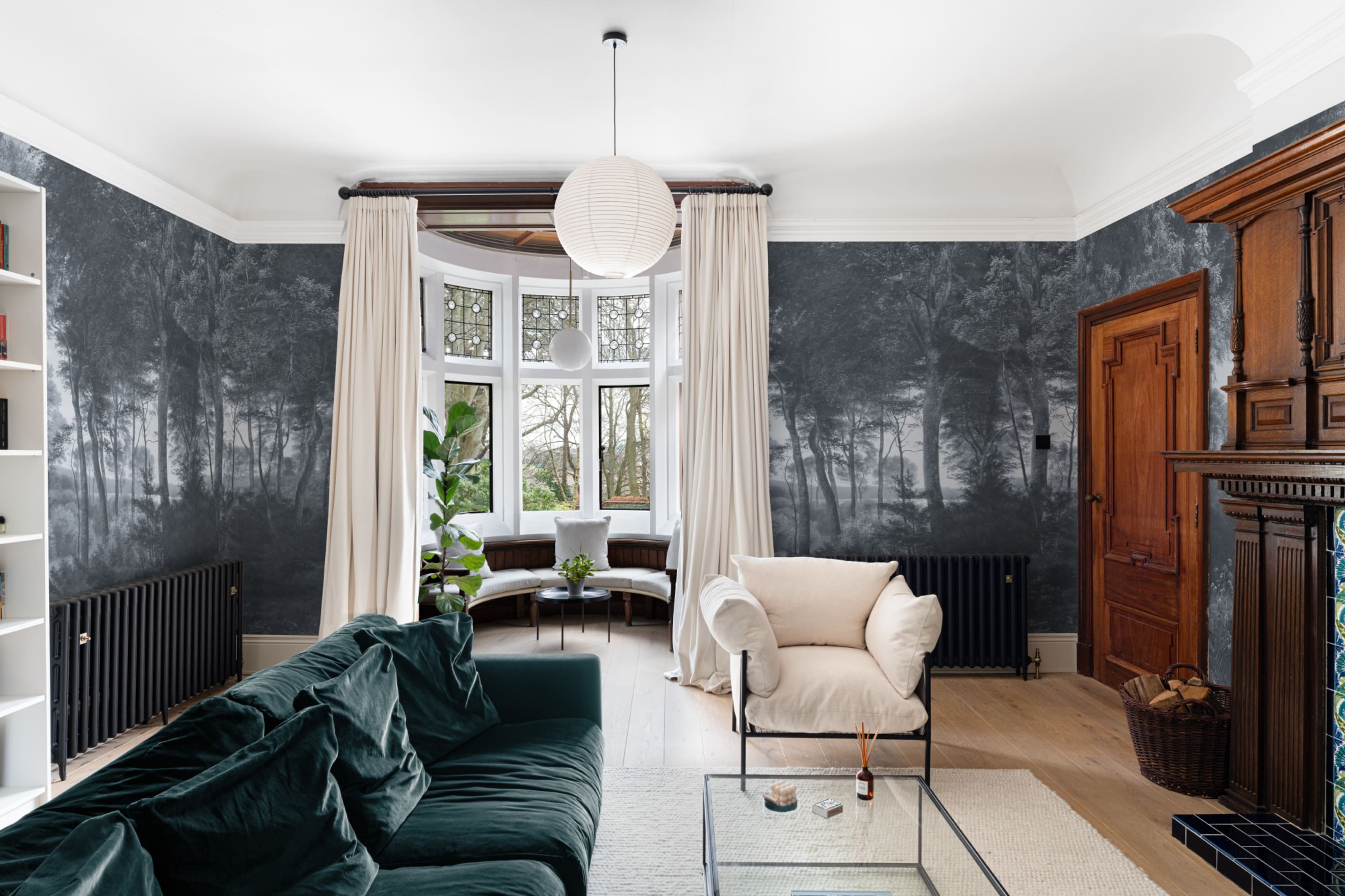Professional wallpaper installation - modern room design